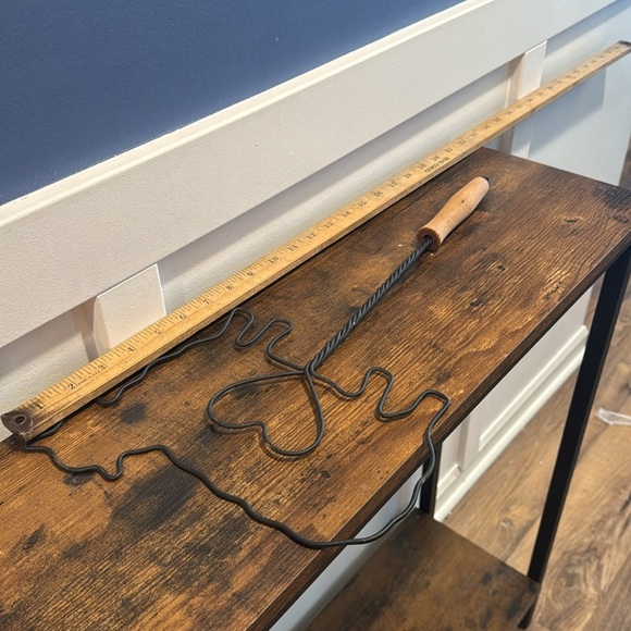 Vintage Primitive Twisted Wire Rug Beater Rare Cow Figure and Heart - Picture 8 of 10